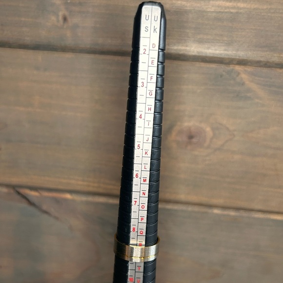 Bundle Of Four Silver Tone Band Rings - Picture 4 of 6